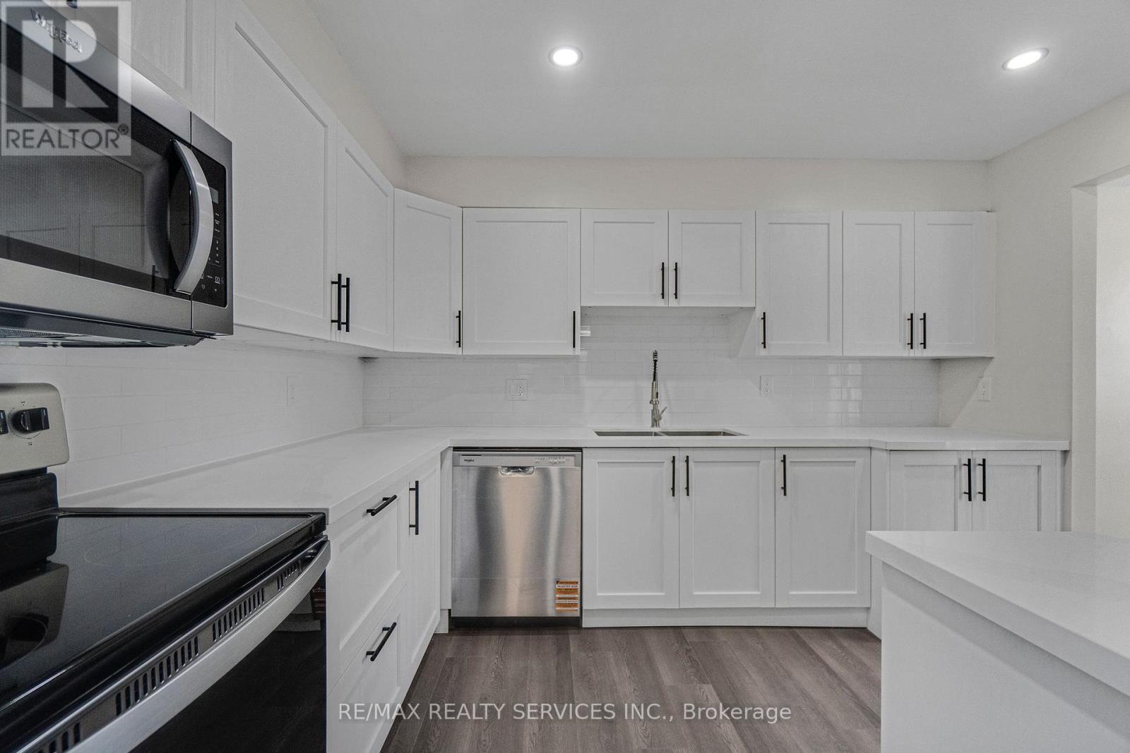 Photo 10 of 202 4218 Portage Road, Niagara Falls ON