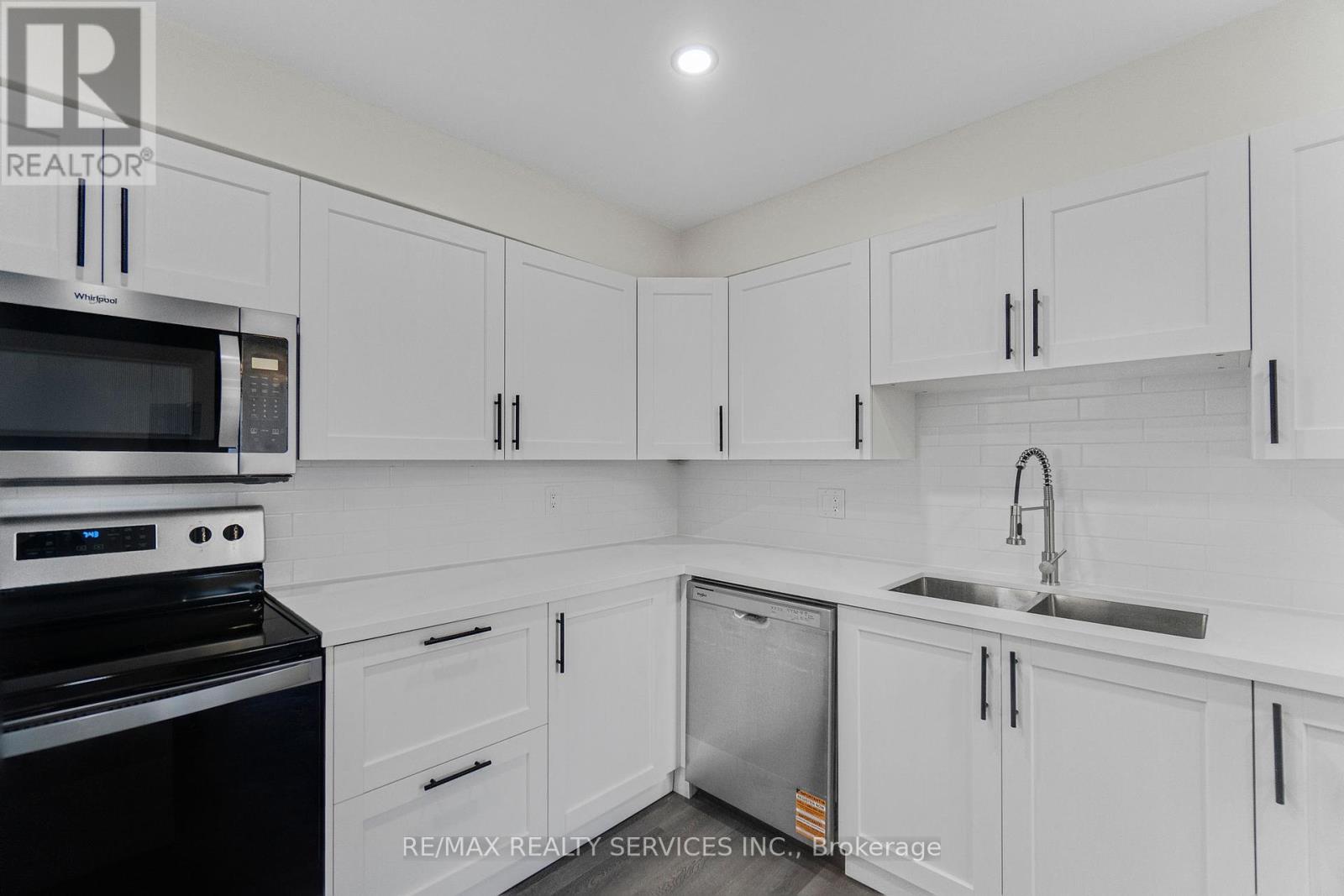 Photo 11 of 202 4218 Portage Road, Niagara Falls ON