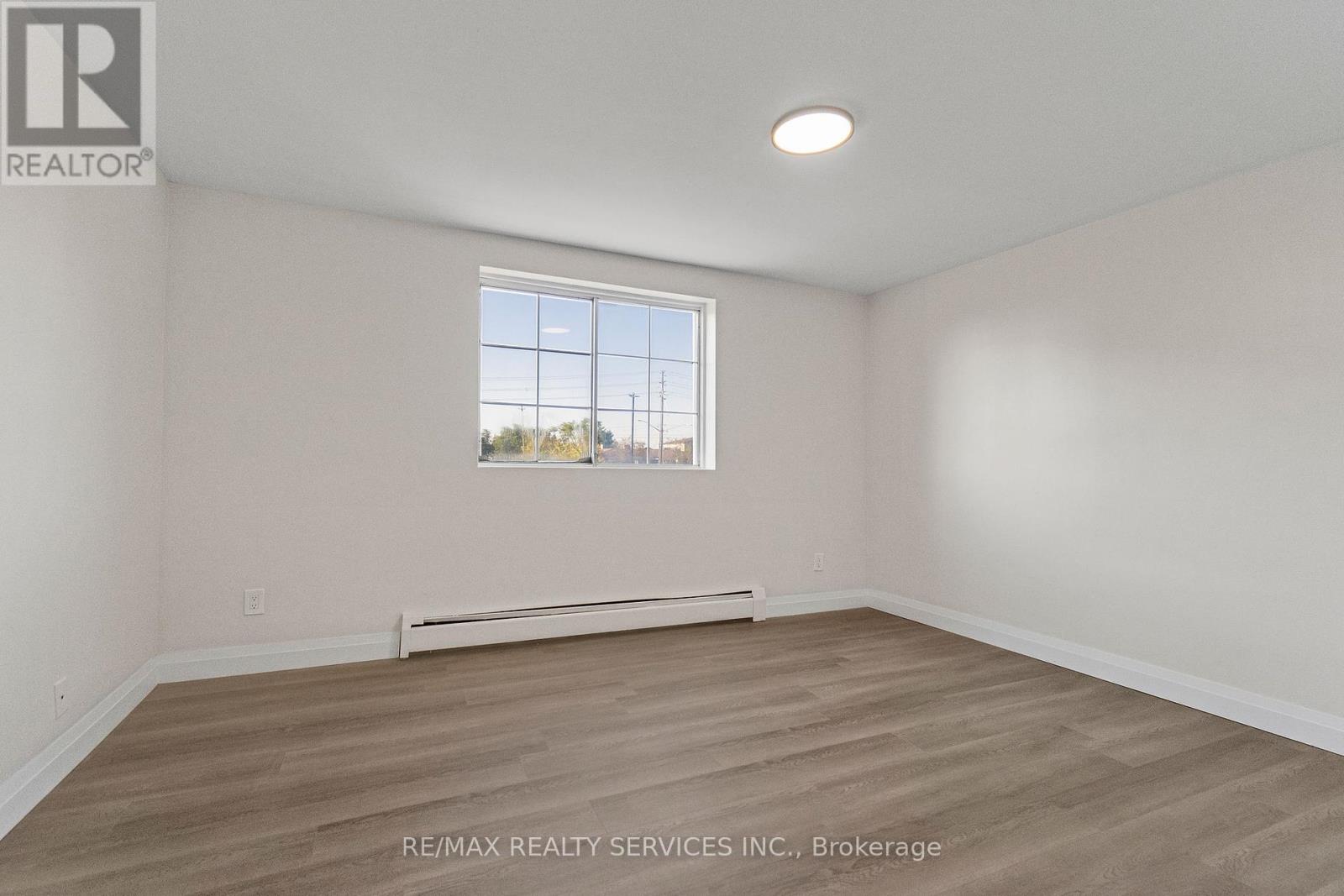 Photo 14 of 202 4218 Portage Road, Niagara Falls ON