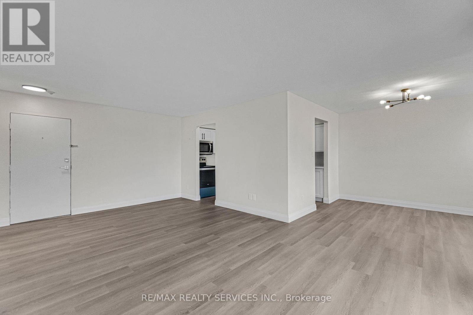 Photo 6 of 202 4218 Portage Road, Niagara Falls ON