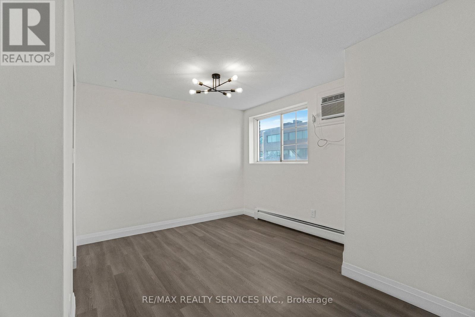 Photo 7 of 202 4218 Portage Road, Niagara Falls ON