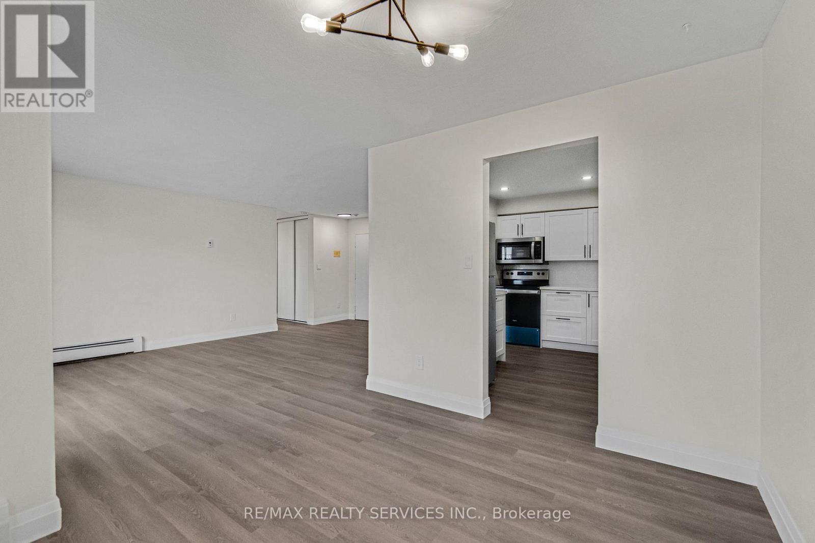 Photo 8 of 202 4218 Portage Road, Niagara Falls ON