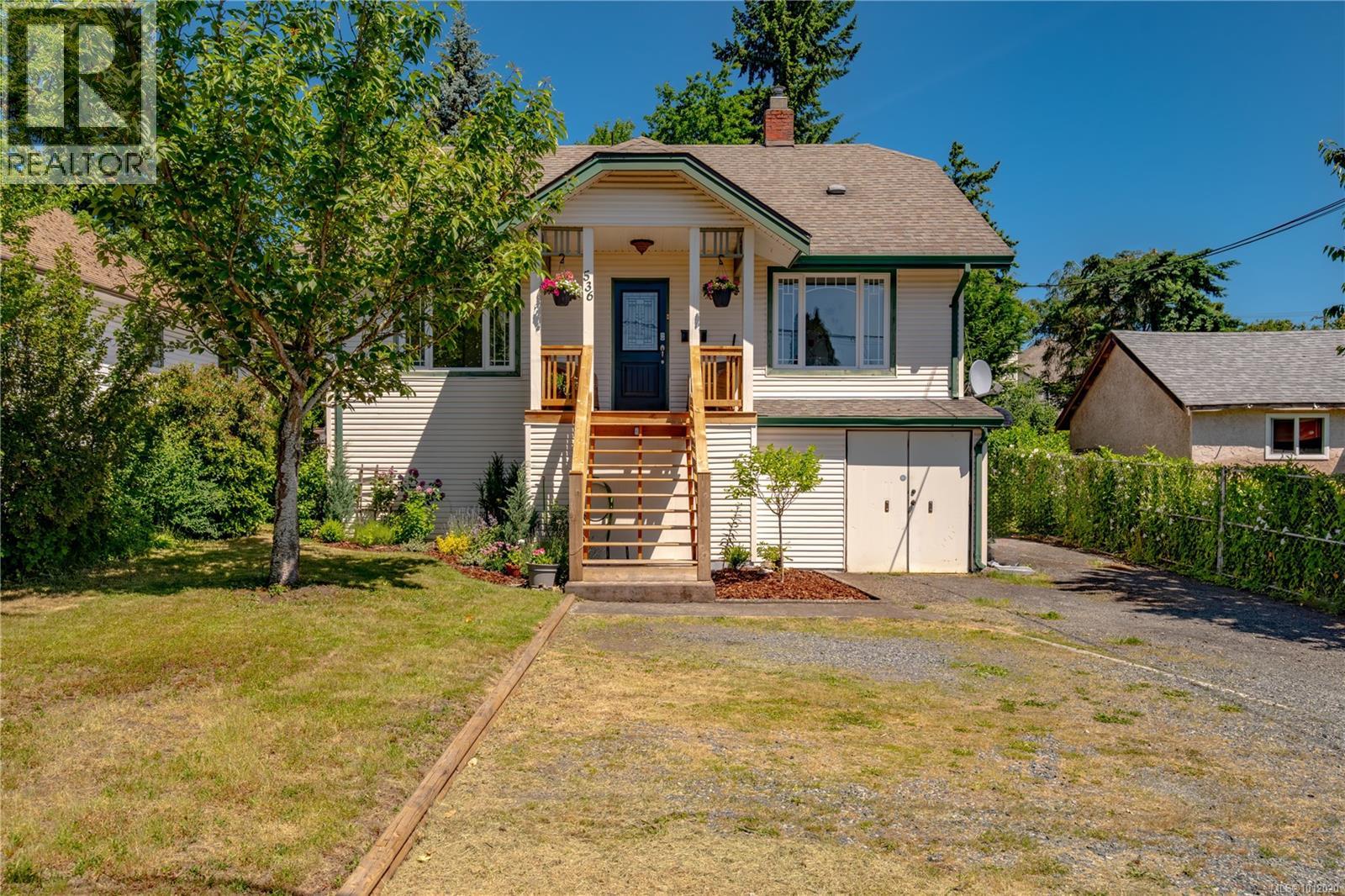Photo 2 of 536 Bradley St, Nanaimo BC