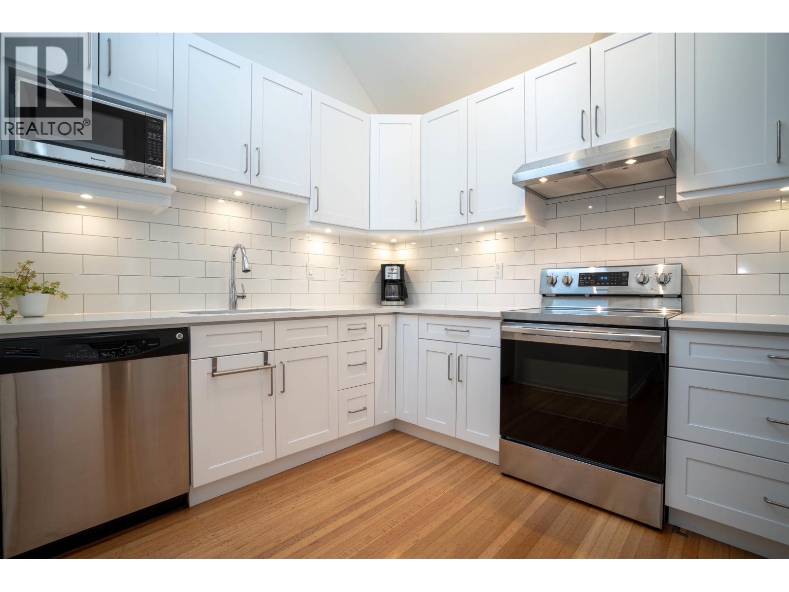 1346 LABURNUM STREET, Vancouver
