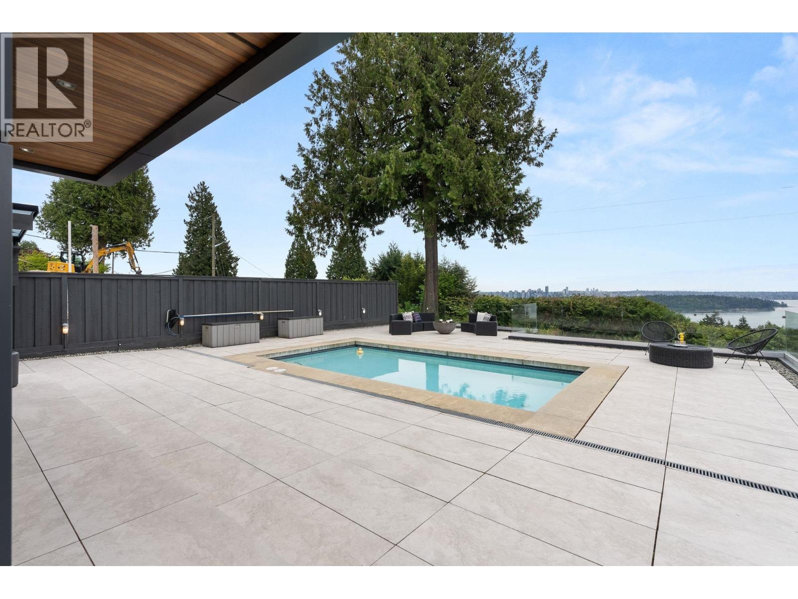 1265 QUEENS AVENUE, West Vancouver