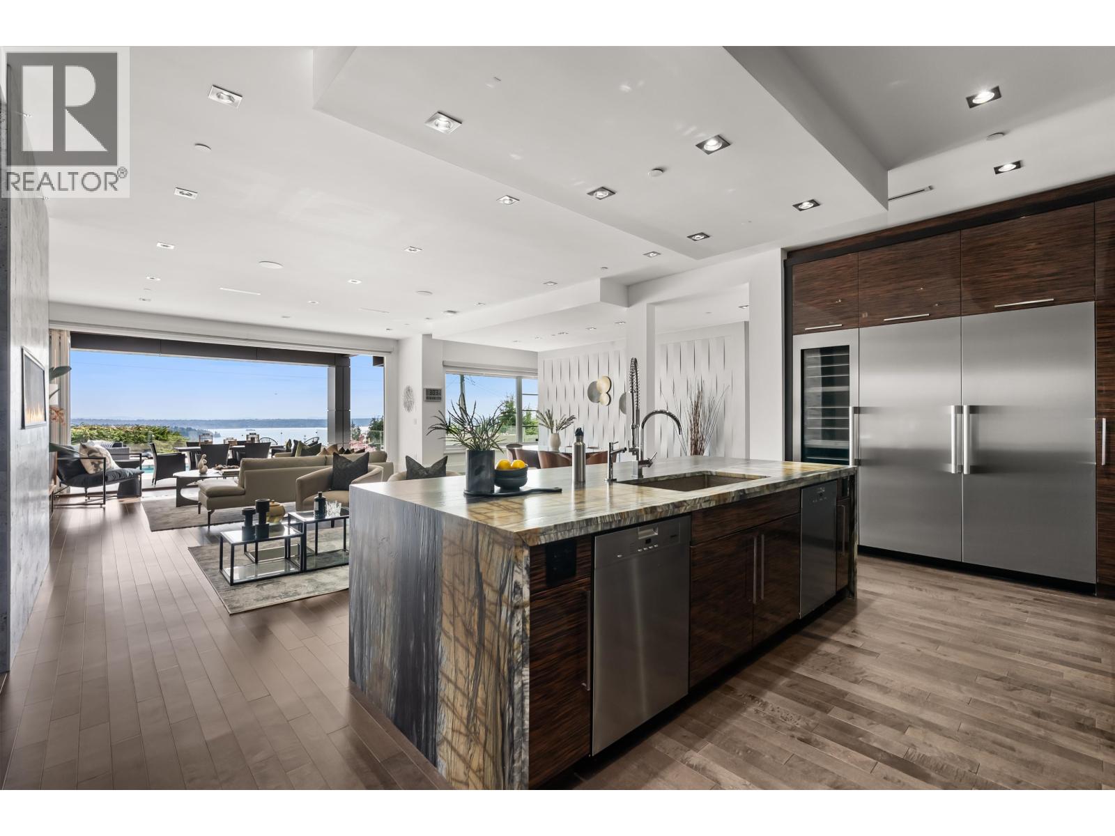 1265 QUEENS AVENUE, West Vancouver