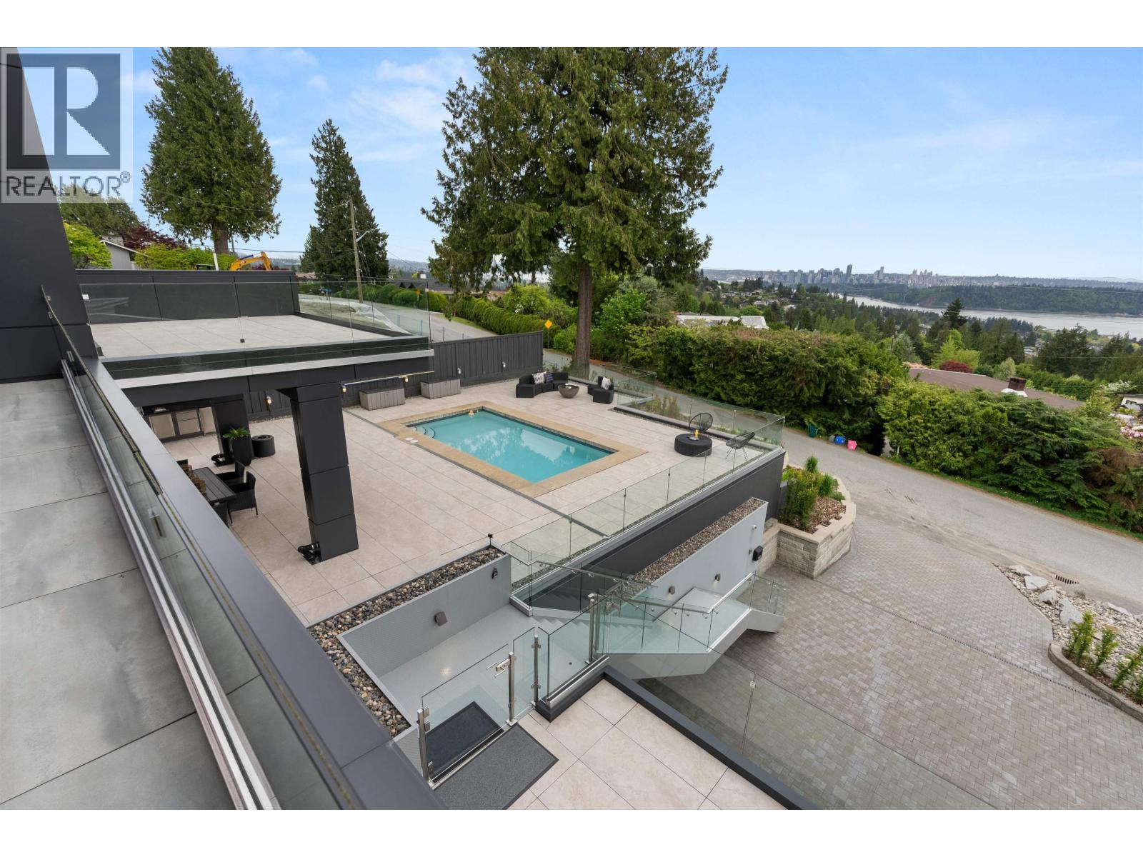 1265 QUEENS AVENUE, West Vancouver