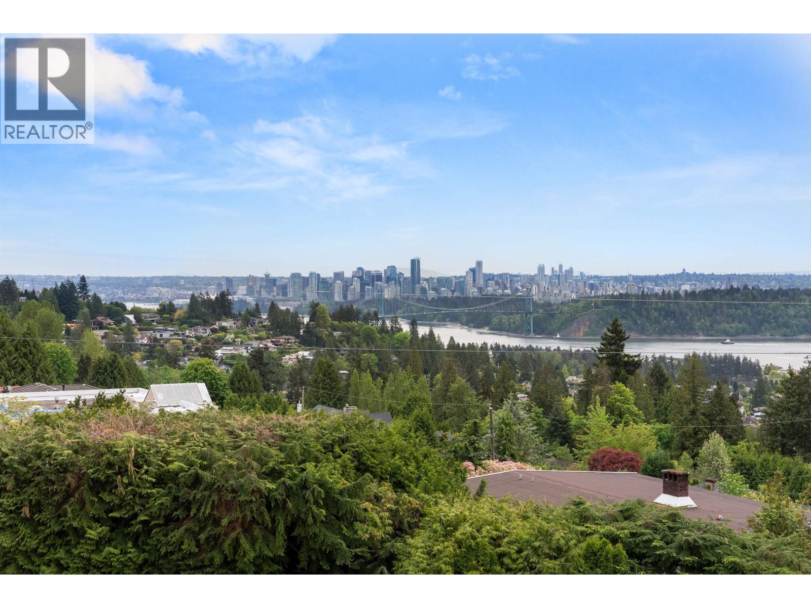 1265 QUEENS AVENUE, West Vancouver