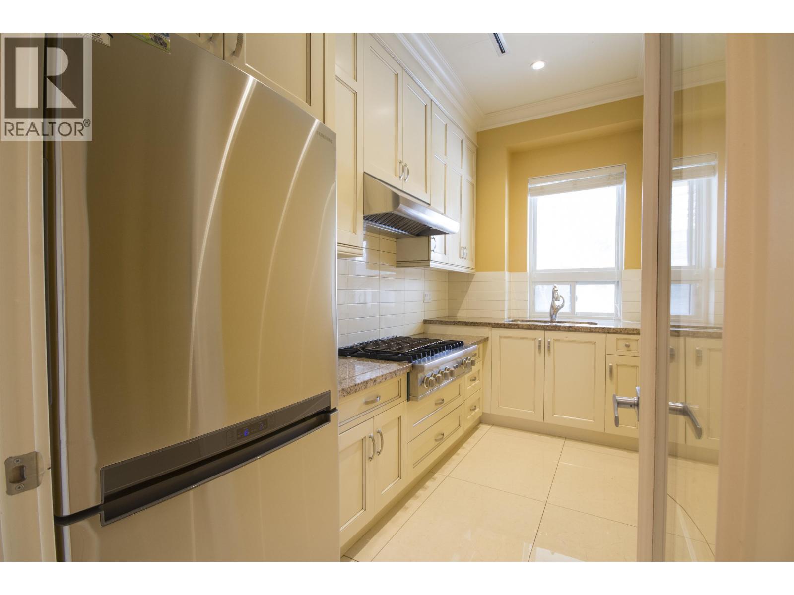 Photo 15 of 7928 Sunnyholme Crescent, Richmond BC