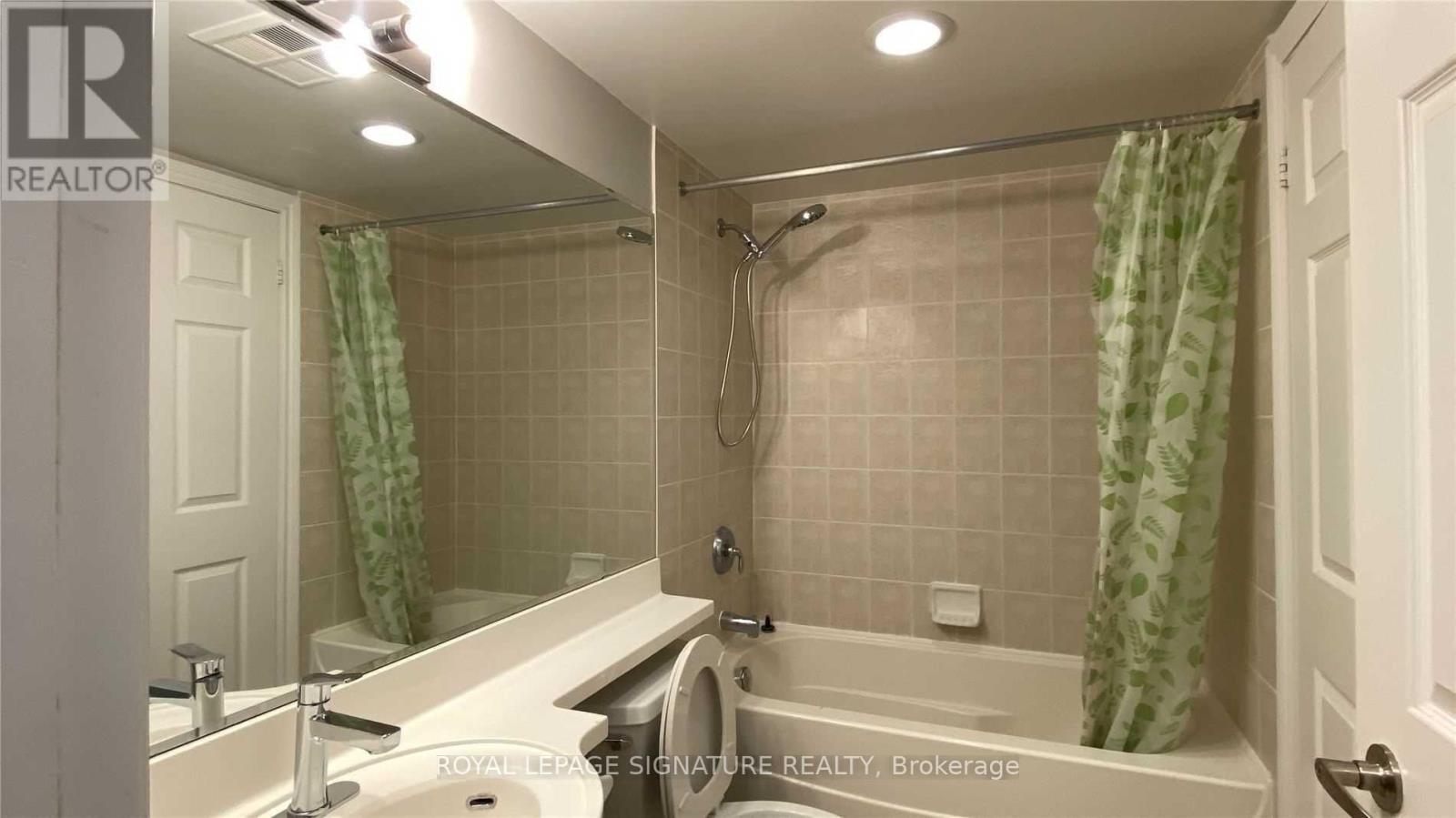 Photo 8 of 1215 763 Bay Street, Toronto ON