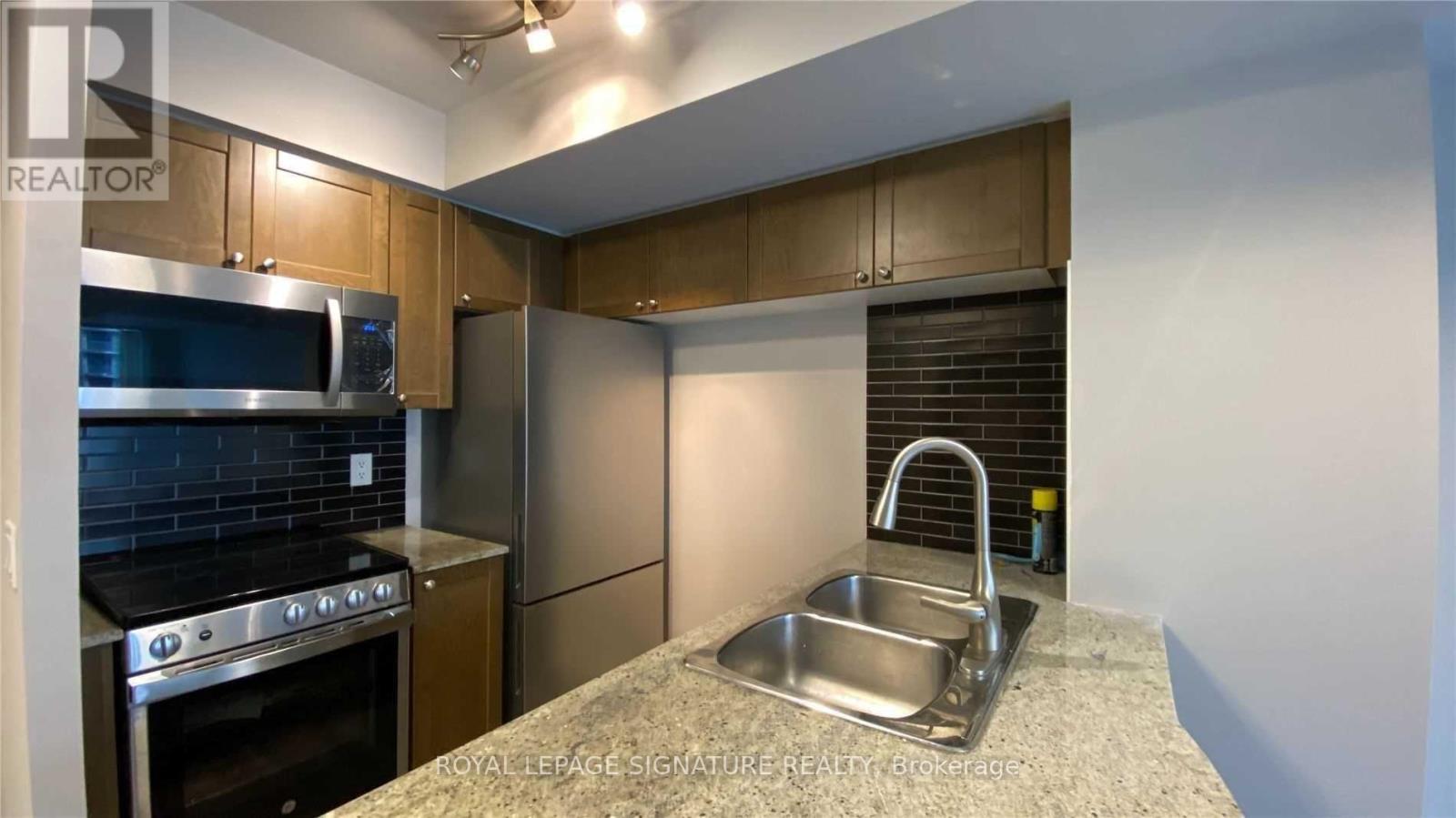 Photo 9 of 1215 763 Bay Street, Toronto ON