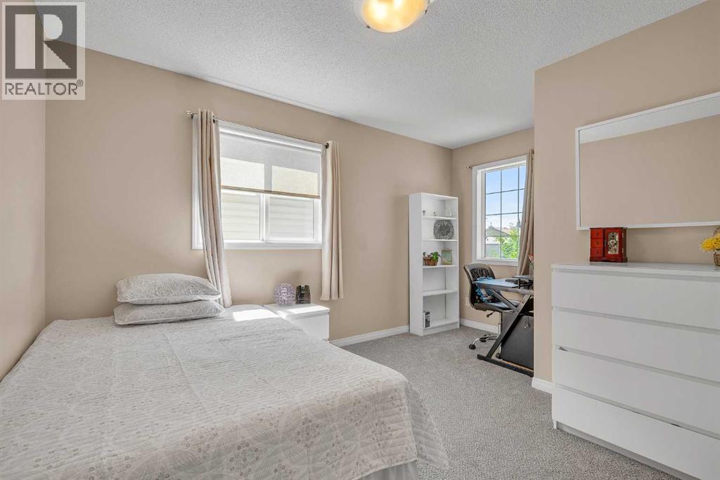 Photo 22 of 320 Evermeadow Road Sw, Calgary AB