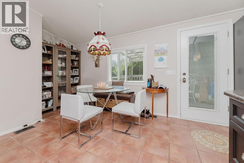 83 1413 SUNSHINE COAST HIGHWAY, Gibsons