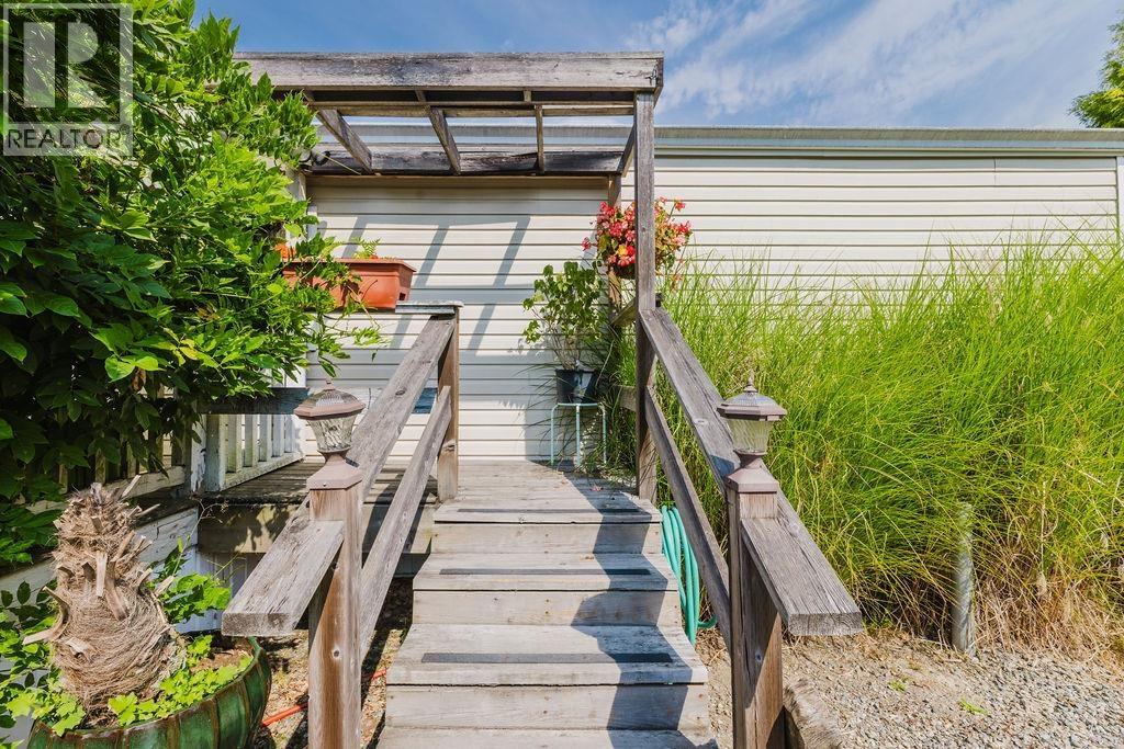83 1413 SUNSHINE COAST HIGHWAY, Gibsons