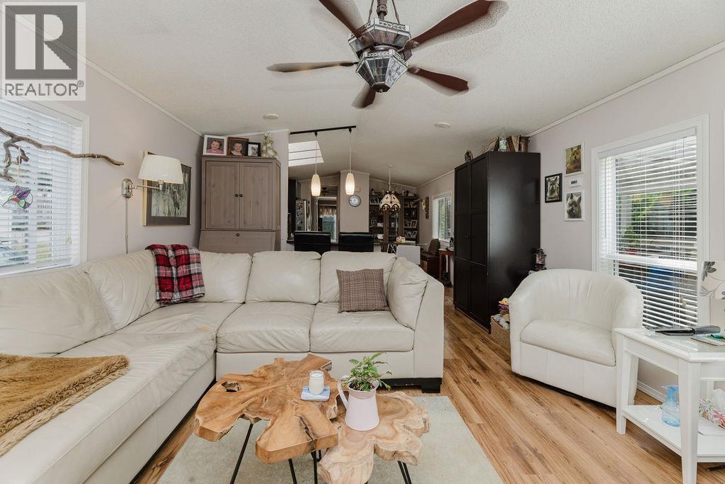 83 1413 SUNSHINE COAST HIGHWAY, Gibsons