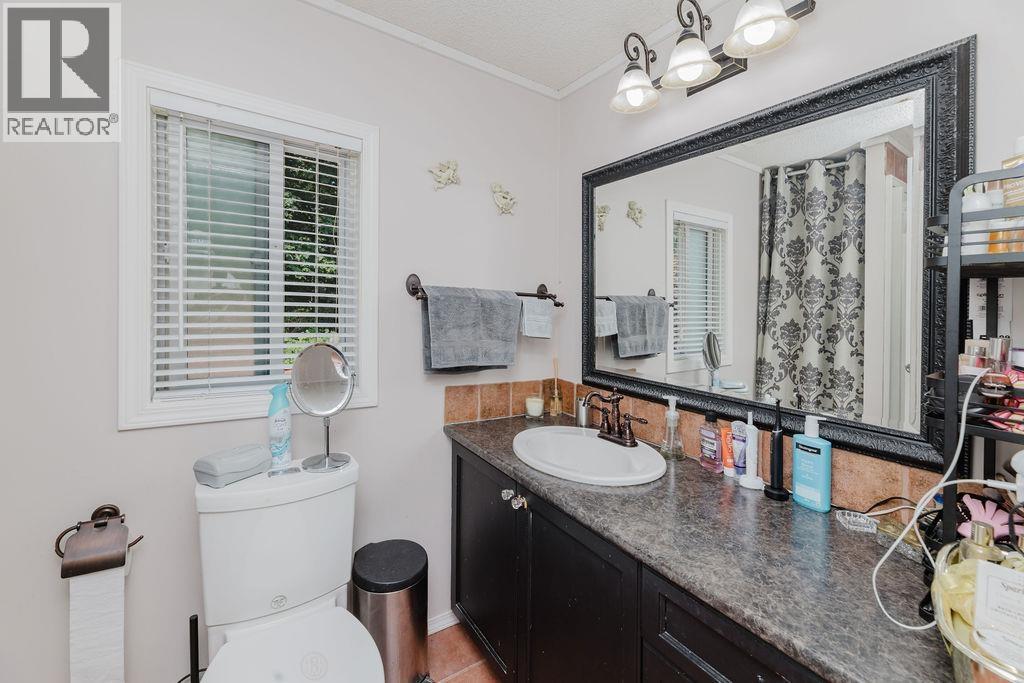 83 1413 SUNSHINE COAST HIGHWAY, Gibsons