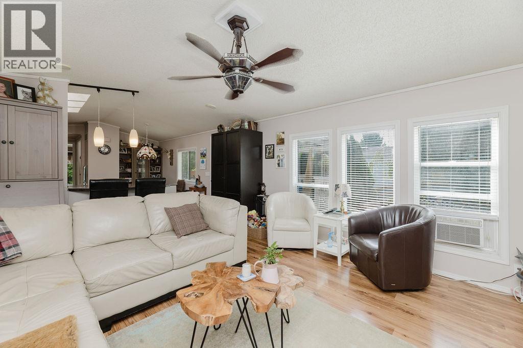 83 1413 SUNSHINE COAST HIGHWAY, Gibsons