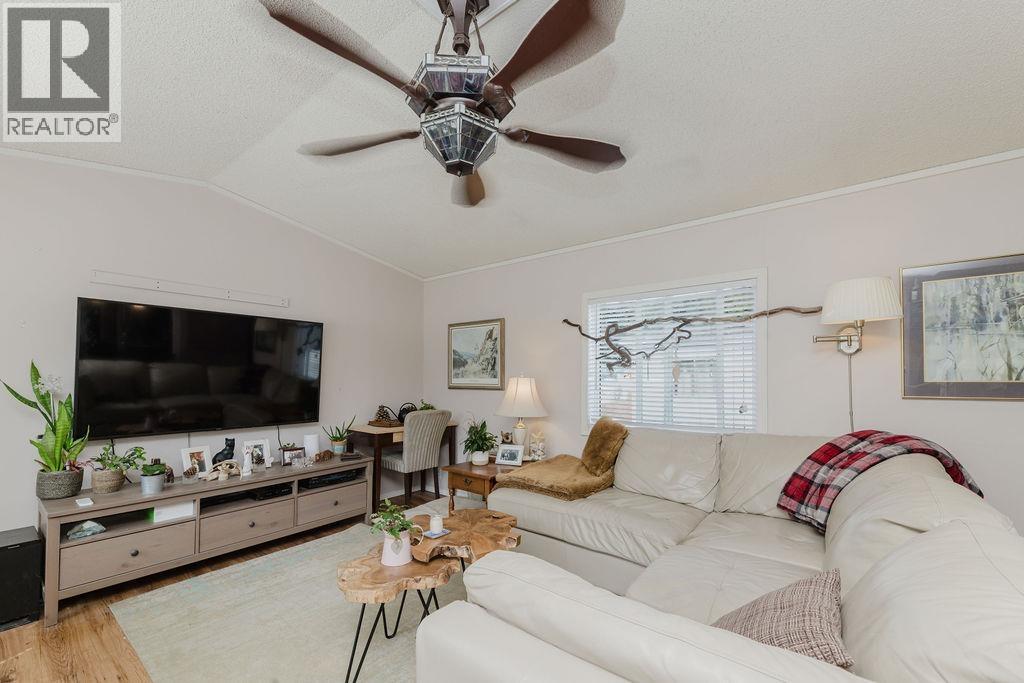 83 1413 SUNSHINE COAST HIGHWAY, Gibsons