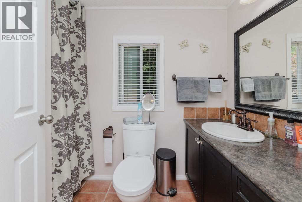 83 1413 SUNSHINE COAST HIGHWAY, Gibsons