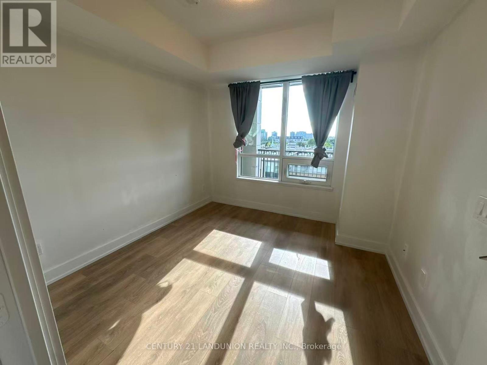 Photo 13 of 621 W 268 Buchanan Drive, Markham ON