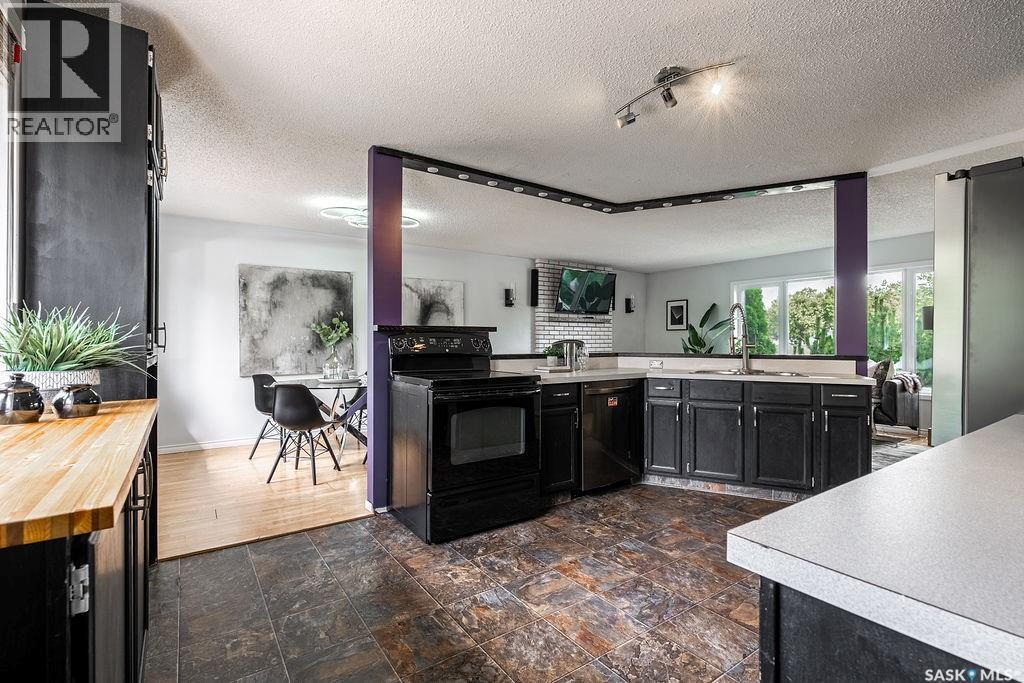Photo 10 of 243 Roborecki Crescent, Saskatoon SK