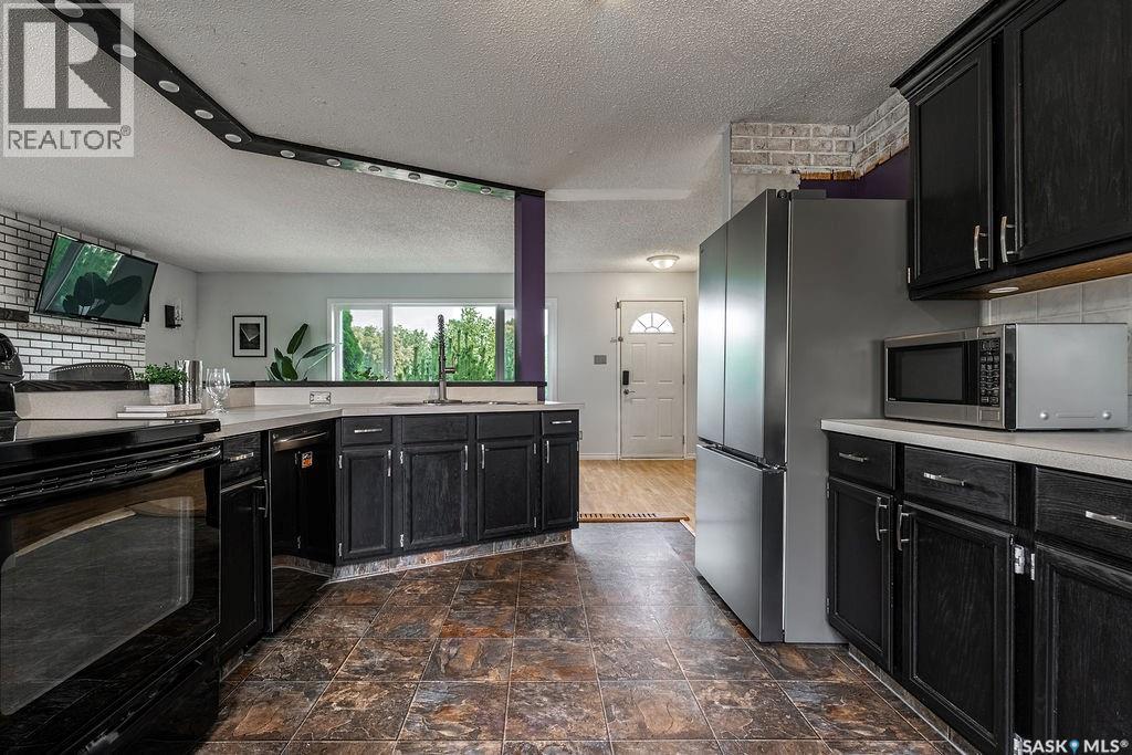 Photo 11 of 243 Roborecki Crescent, Saskatoon SK
