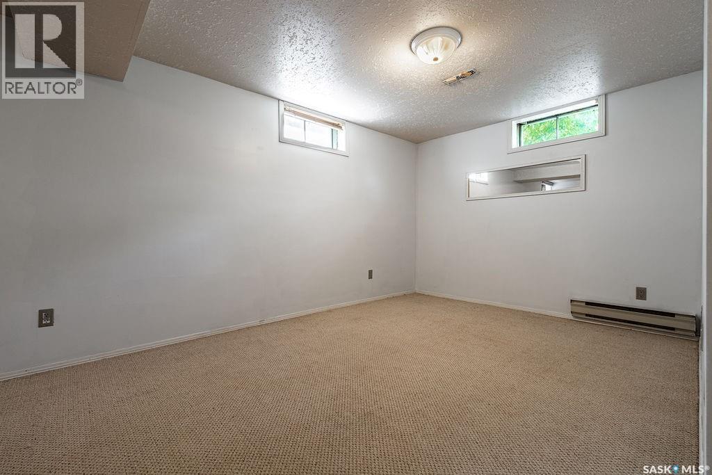 Photo 32 of 243 Roborecki Crescent, Saskatoon SK