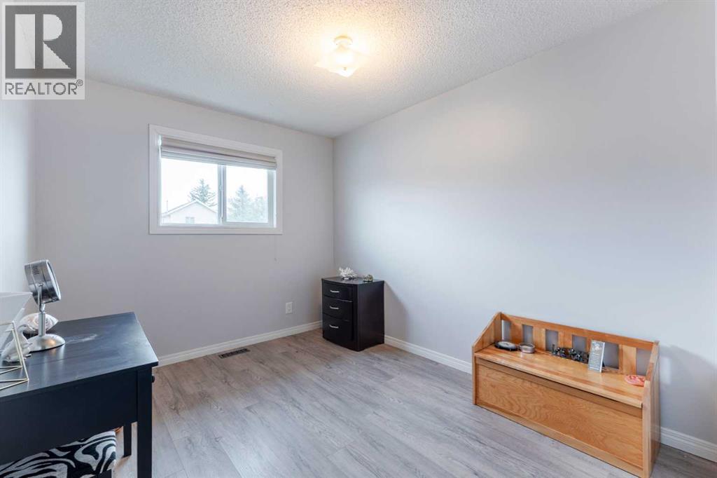 Photo 12 of 40 Laguna Close Ne, Calgary AB