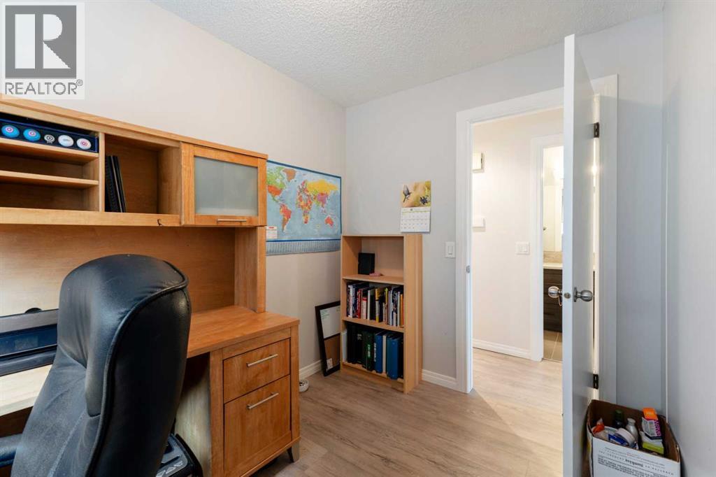 Photo 14 of 40 Laguna Close Ne, Calgary AB