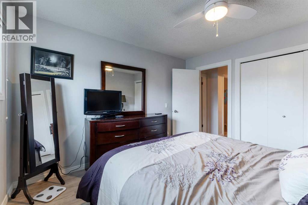 Photo 10 of 40 Laguna Close Ne, Calgary AB
