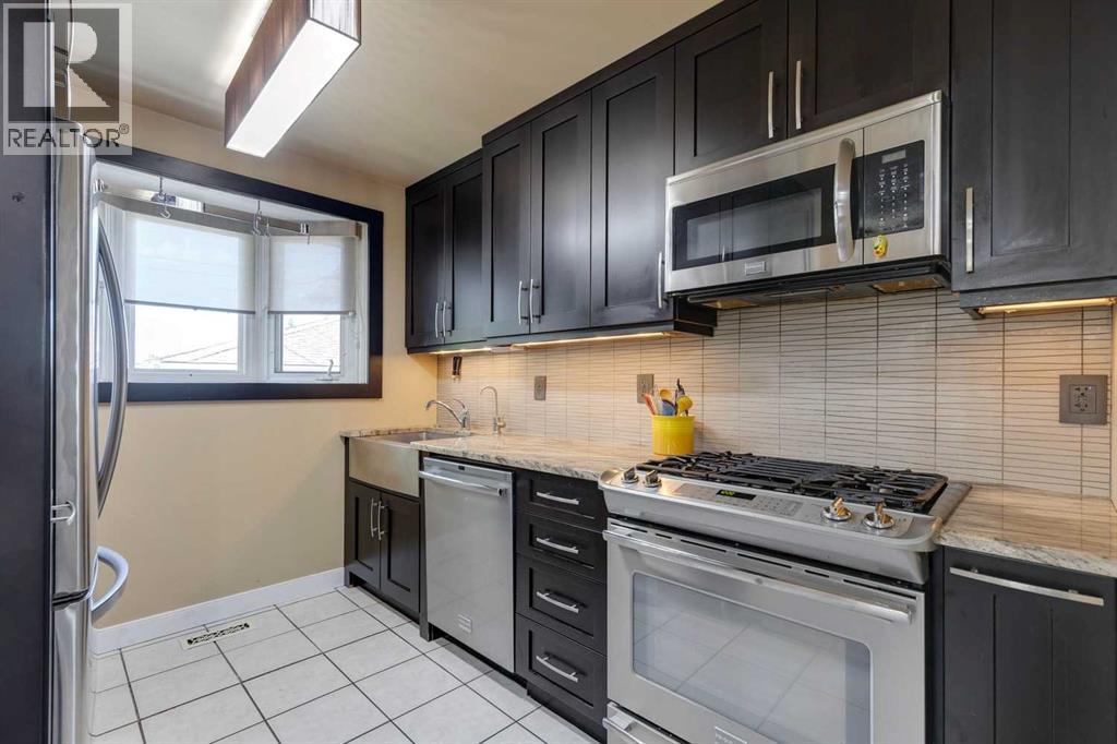 Photo 10 of 419 Woodland Crescent Se, Calgary AB