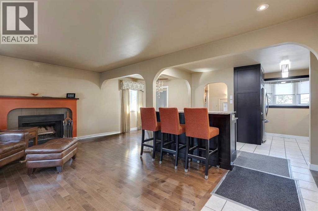 Photo 4 of 419 Woodland Crescent Se, Calgary AB
