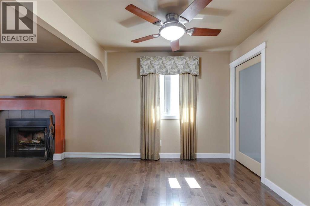 Photo 13 of 419 Woodland Crescent Se, Calgary AB