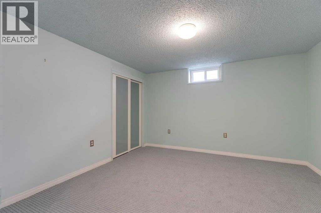 Photo 27 of 419 Woodland Crescent Se, Calgary AB