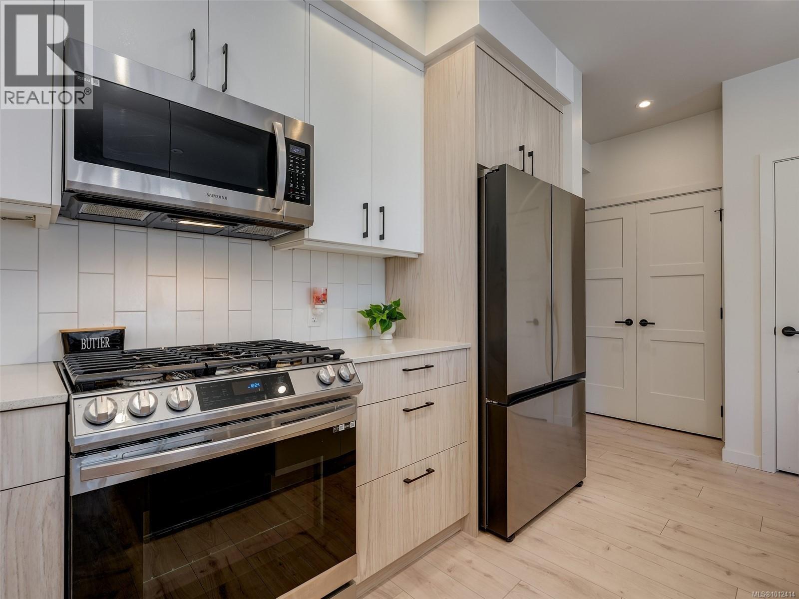Photo 10 of 406 958 Pharoah Mews, Langford BC