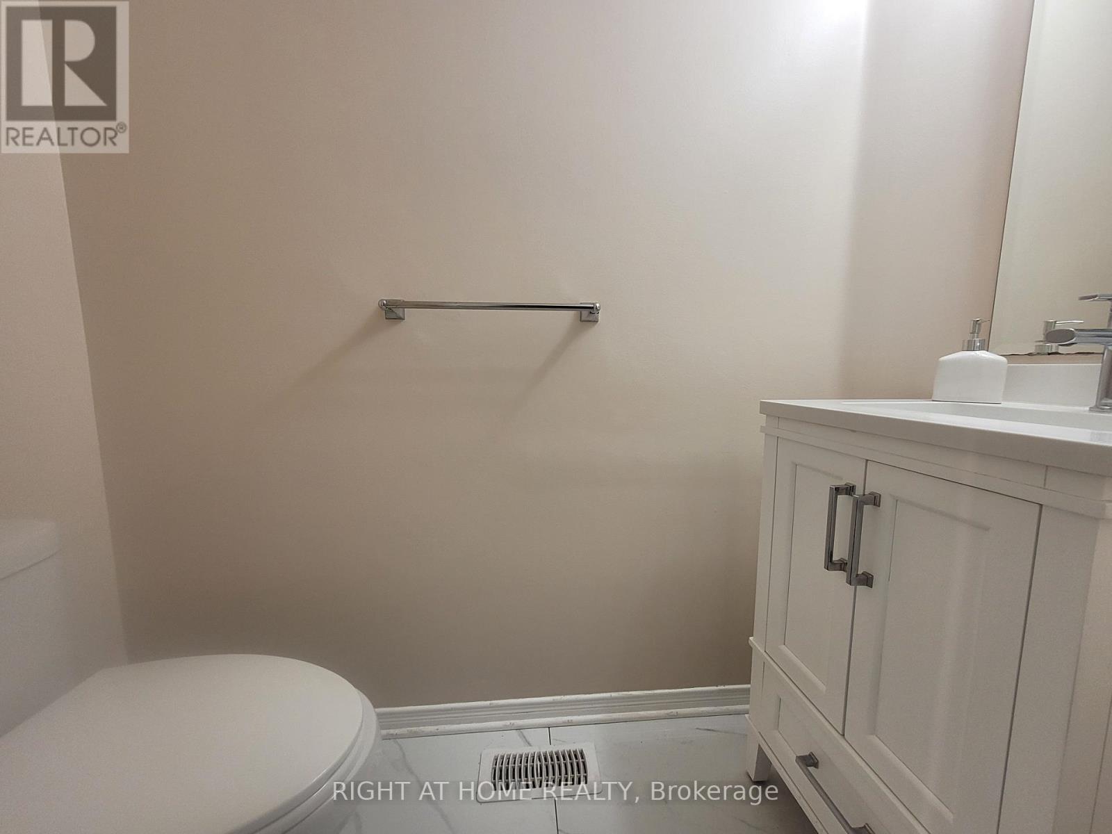 Photo 11 of 239 Highpointe Crescent, Ottawa ON