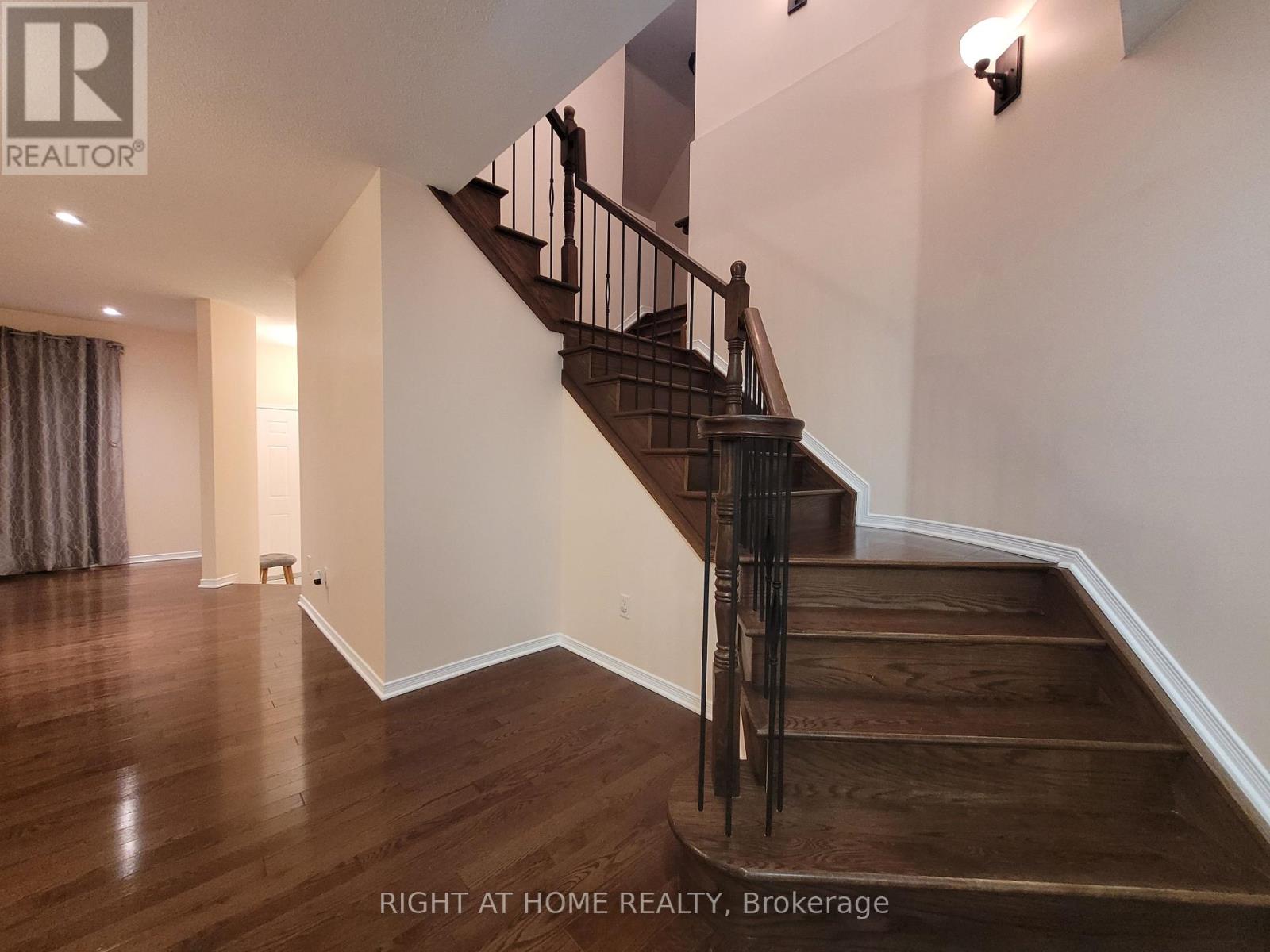 Photo 12 of 239 Highpointe Crescent, Ottawa ON