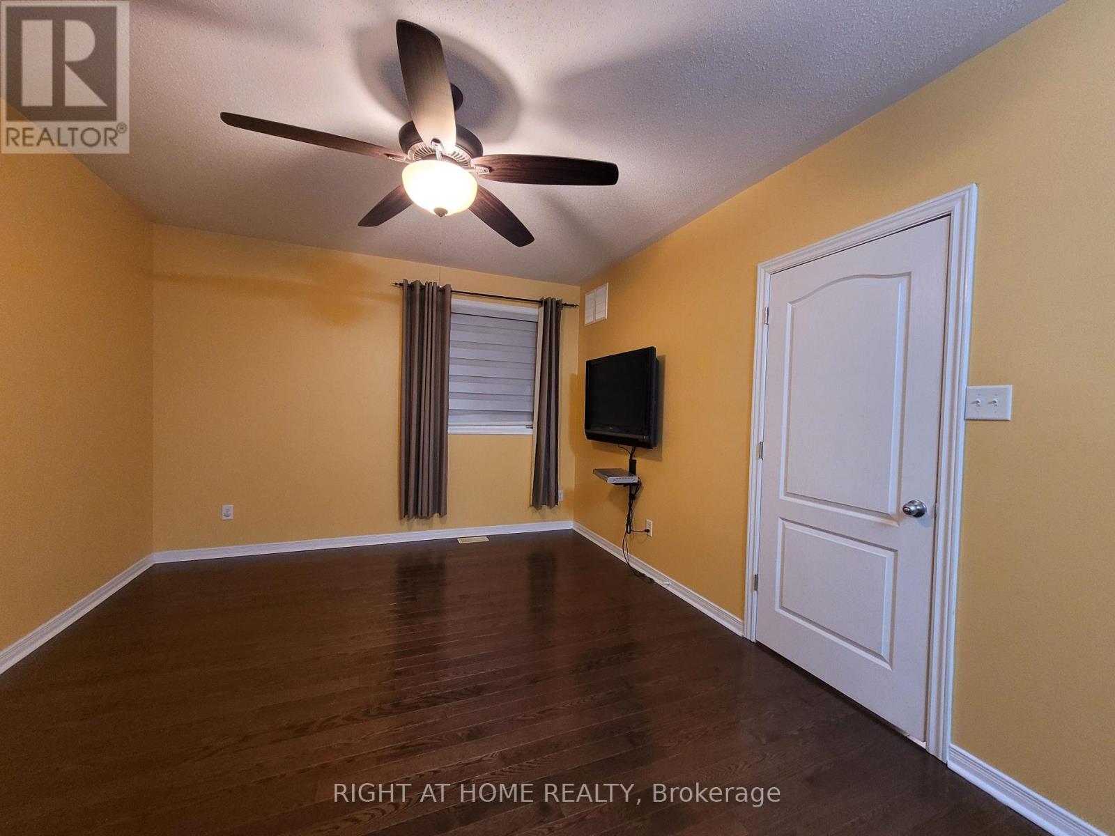 Photo 17 of 239 Highpointe Crescent, Ottawa ON