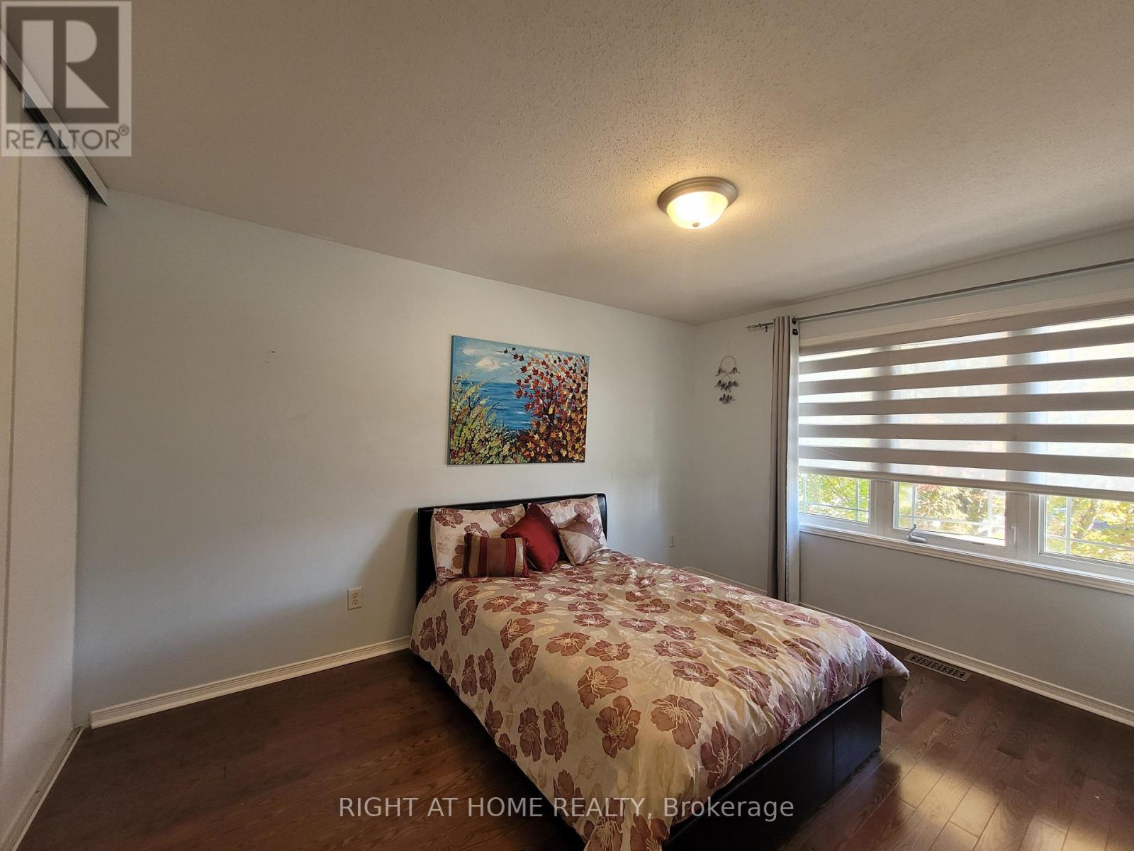 Photo 20 of 239 Highpointe Crescent, Ottawa ON