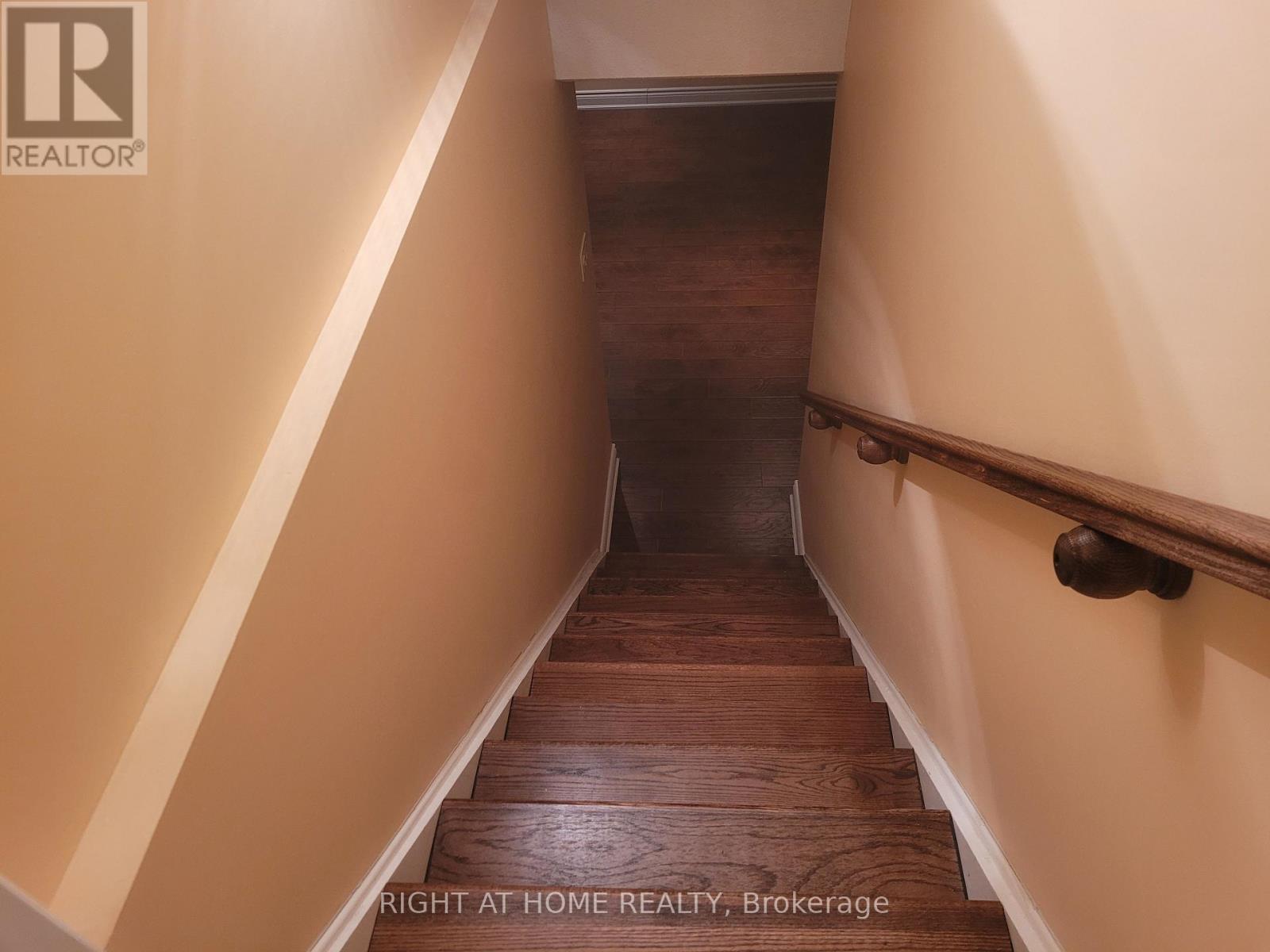 Photo 25 of 239 Highpointe Crescent, Ottawa ON
