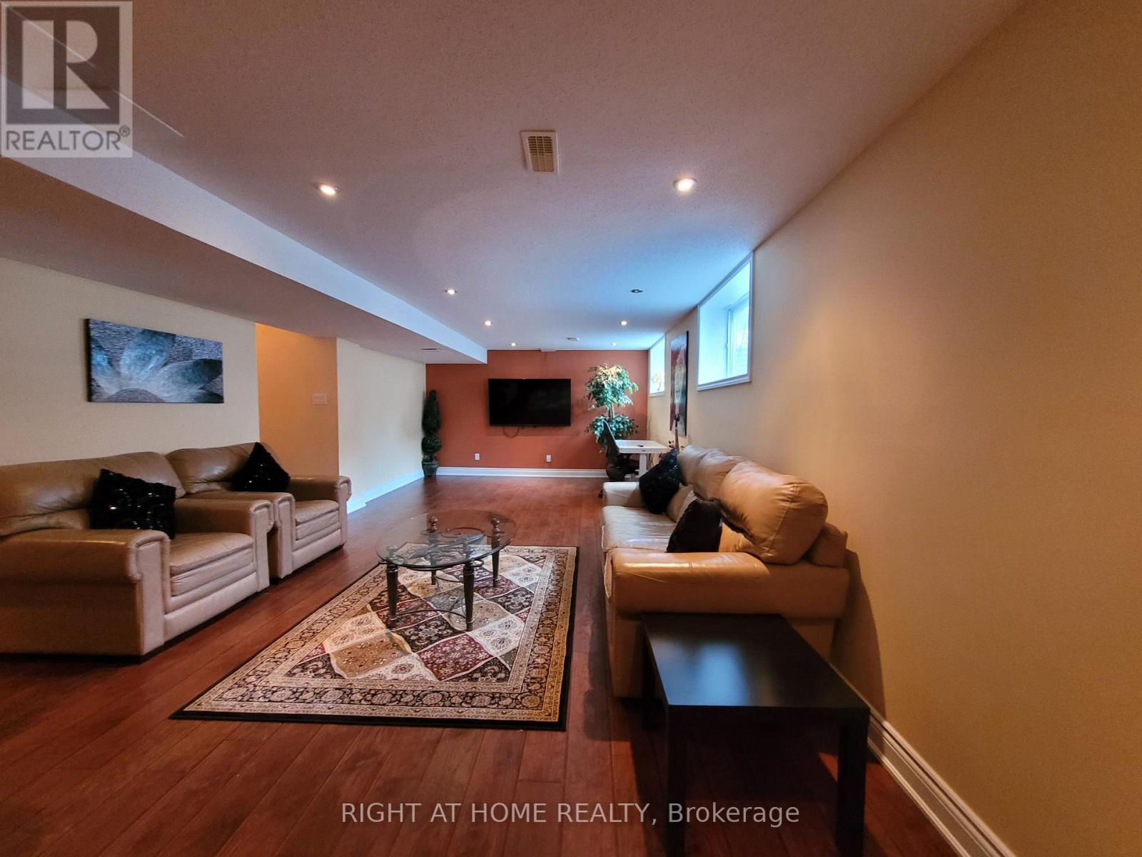 Photo 29 of 239 Highpointe Crescent, Ottawa ON