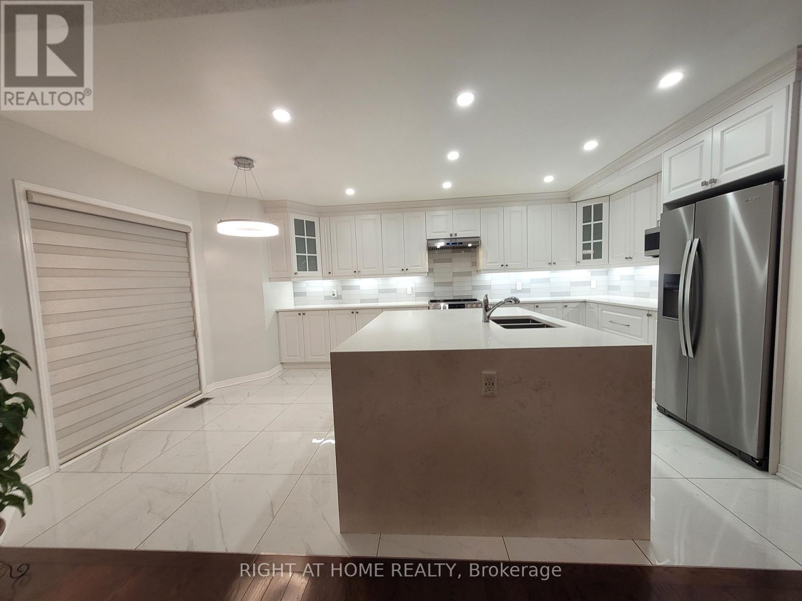 Photo 6 of 239 Highpointe Crescent, Ottawa ON