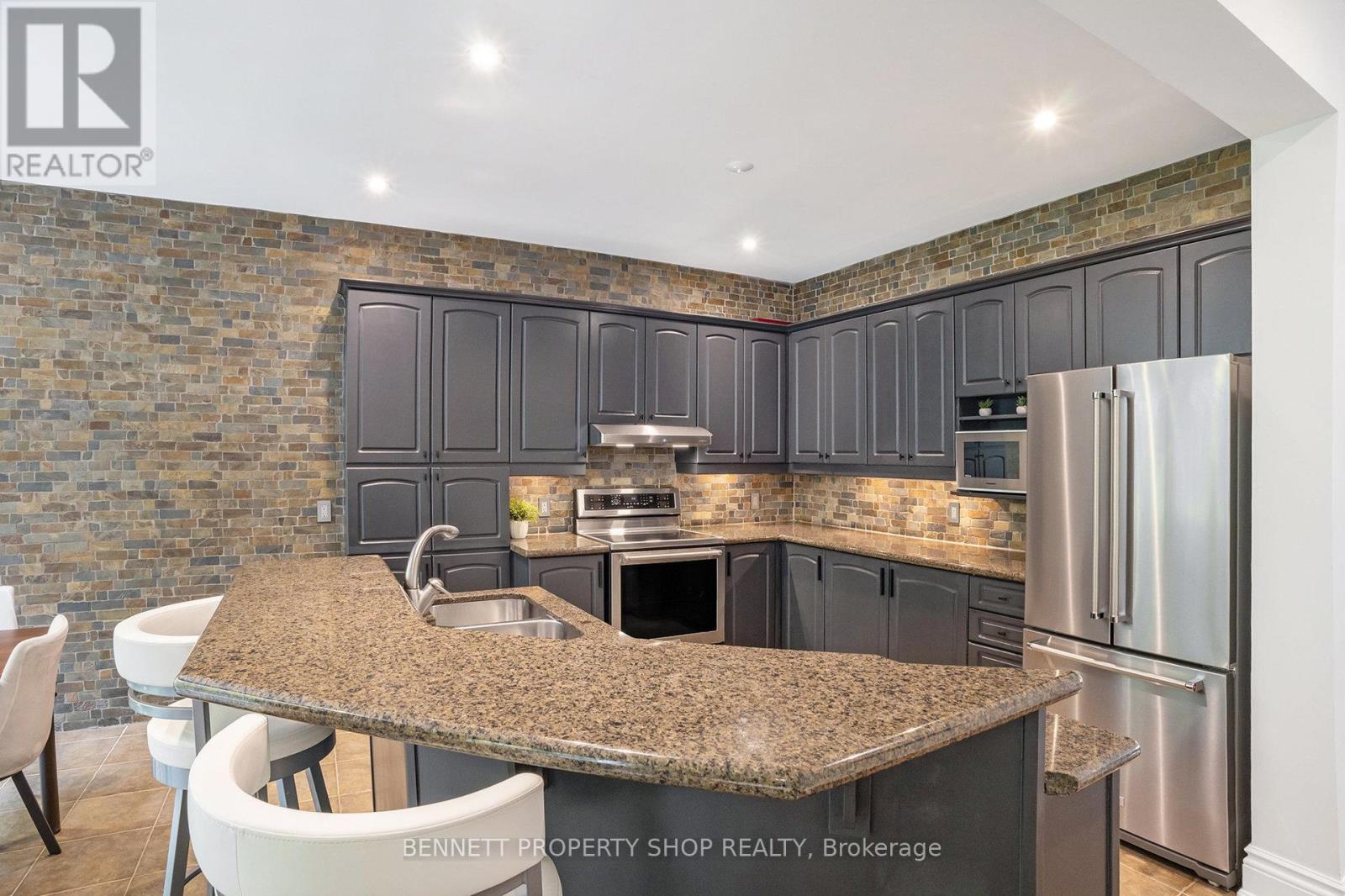 Photo 10 of 5885 Gladewoods Place, Ottawa ON