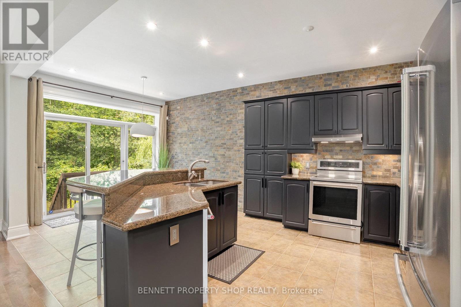 Photo 11 of 5885 Gladewoods Place, Ottawa ON