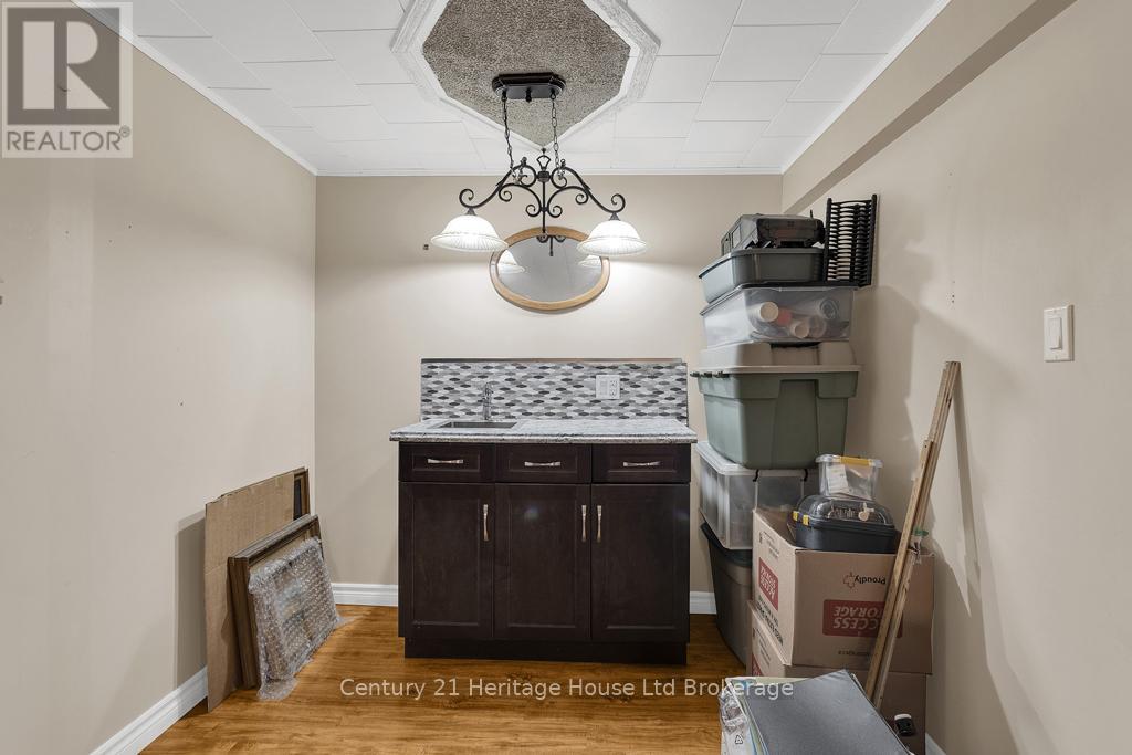 Photo 14 of 84 Denrich Avenue, Tillsonburg ON