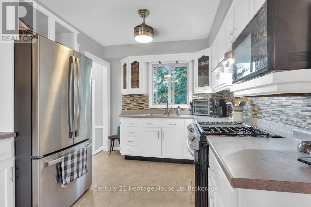 Photo 4 of 84 Denrich Avenue, Tillsonburg ON