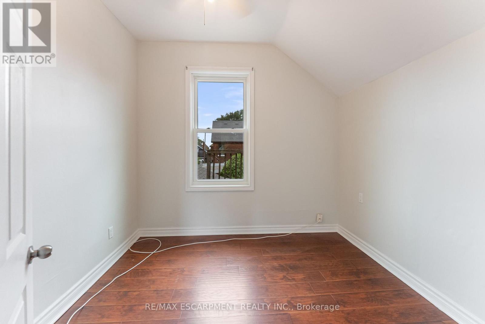 Photo 11 of 208 East Avenue N, Hamilton ON