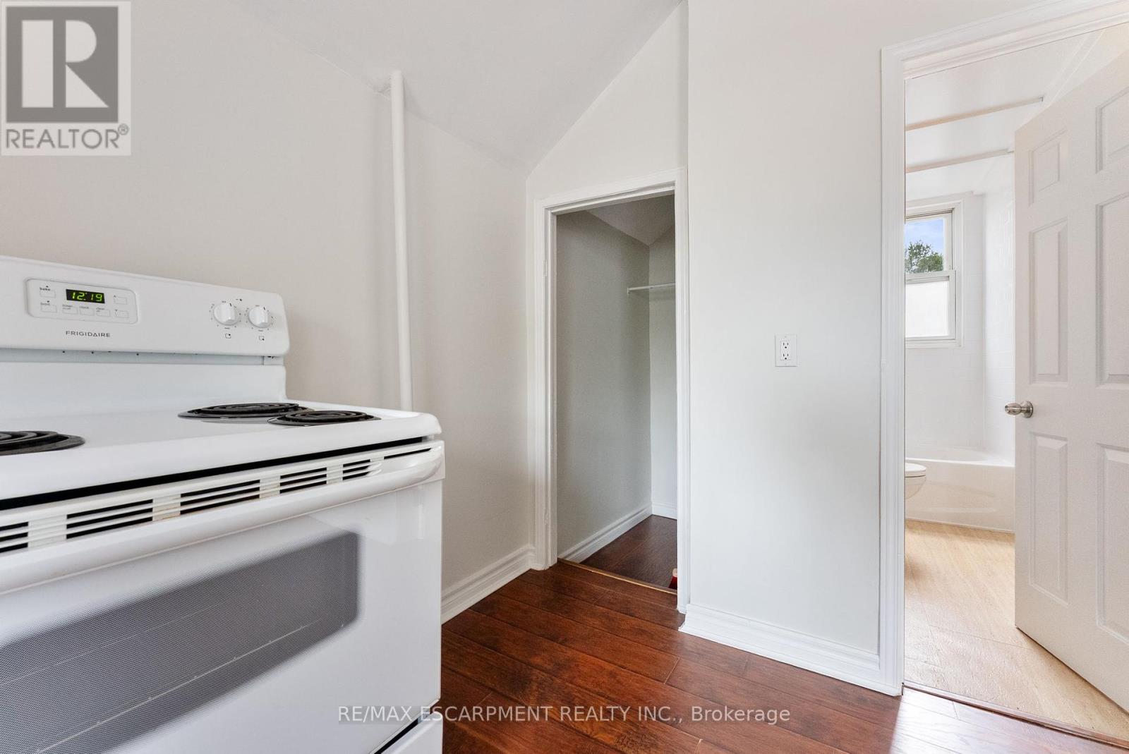 Photo 15 of 208 East Avenue N, Hamilton ON