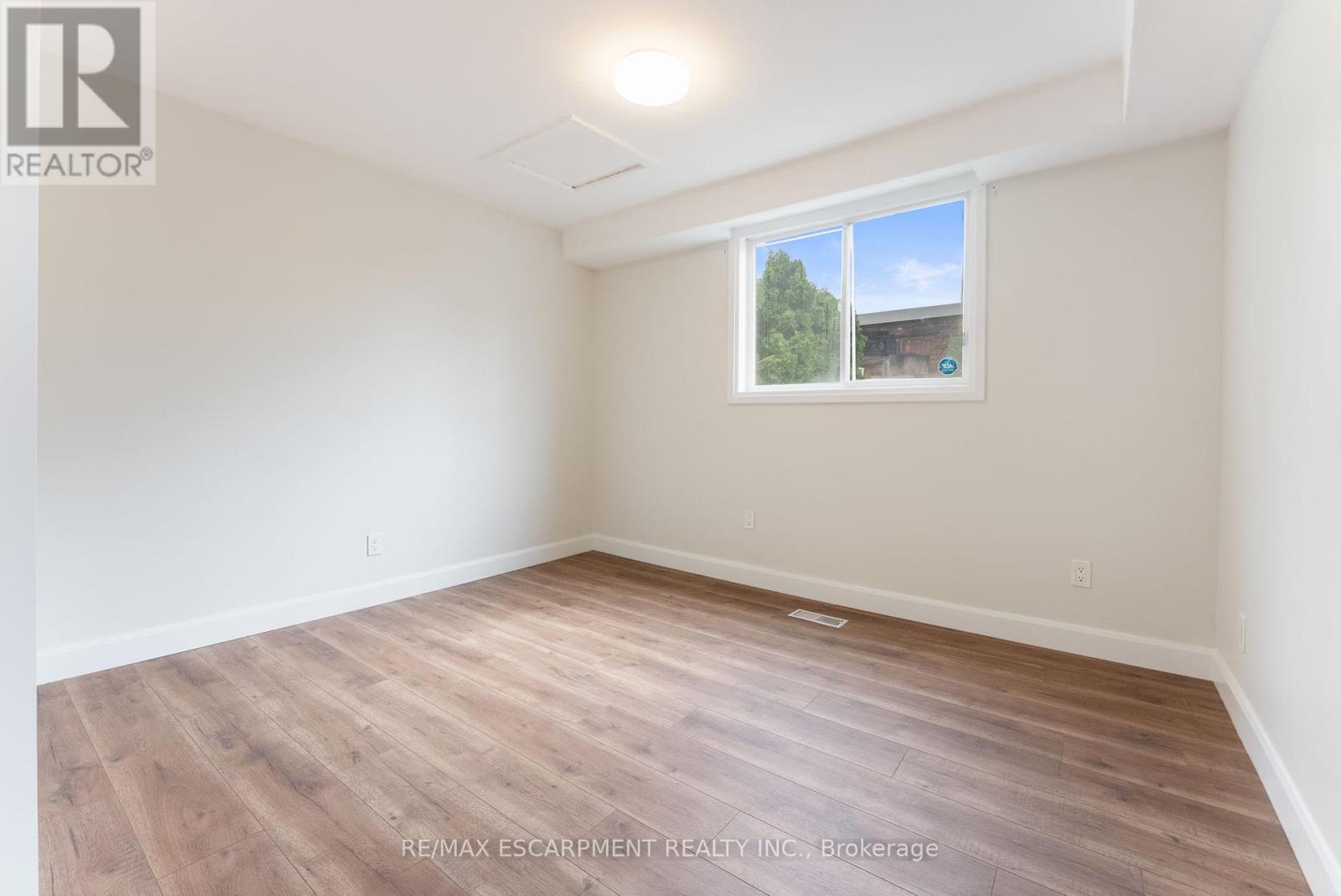 Photo 25 of 208 East Avenue N, Hamilton ON