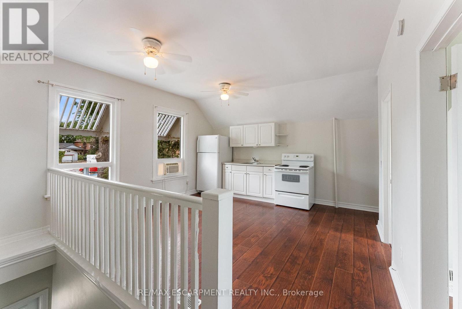 Photo 6 of 208 East Avenue N, Hamilton ON